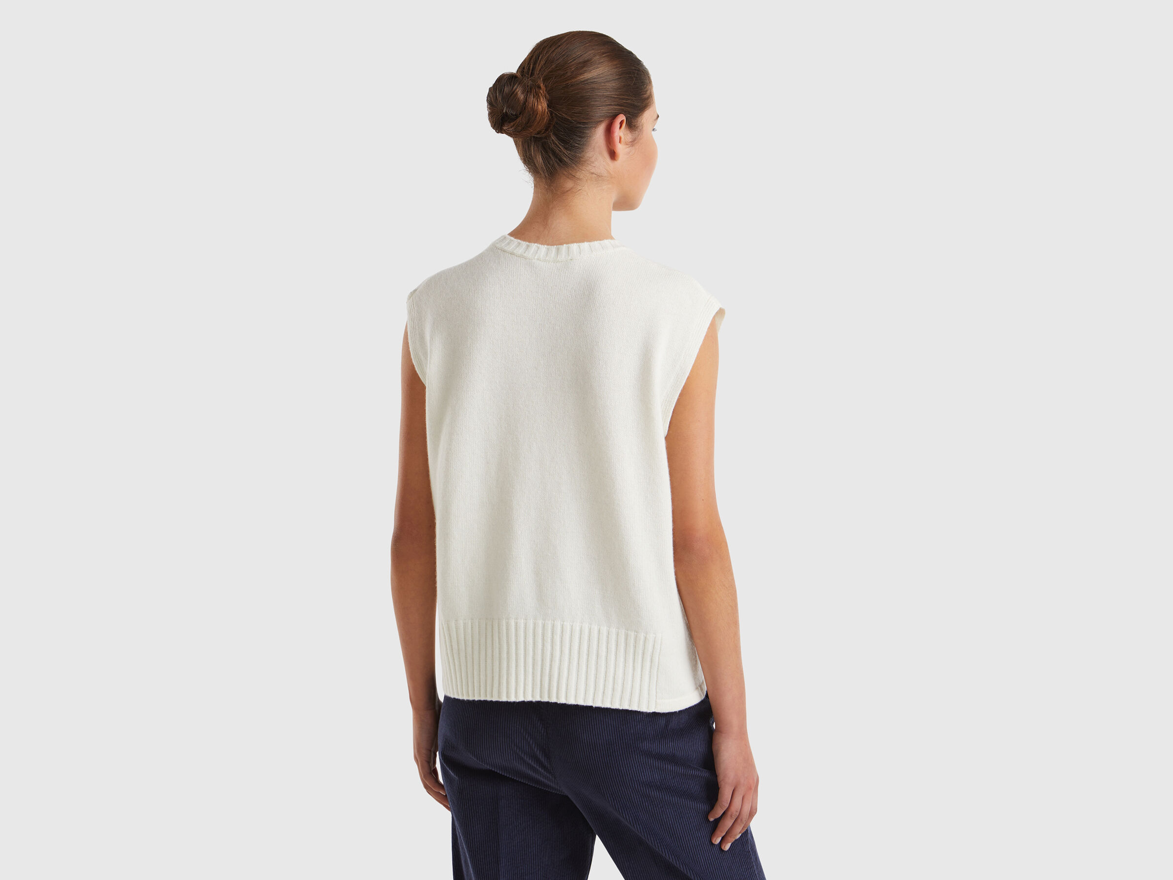 SLEEVELESS SWEATER Damen image number 2